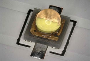 디지털 마이크로스코프를 이용한 LED의 관찰